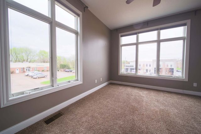 4935 Utica Ridge Road 220, Davenport, IA 52807