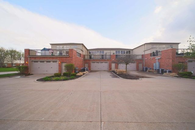4935 Utica Ridge Road 220, Davenport, IA 52807