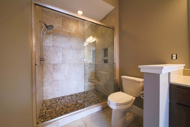 4935 Utica Ridge Road 220, Davenport, IA 52807