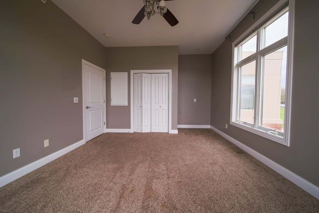 4935 Utica Ridge Road 220, Davenport, IA 52807