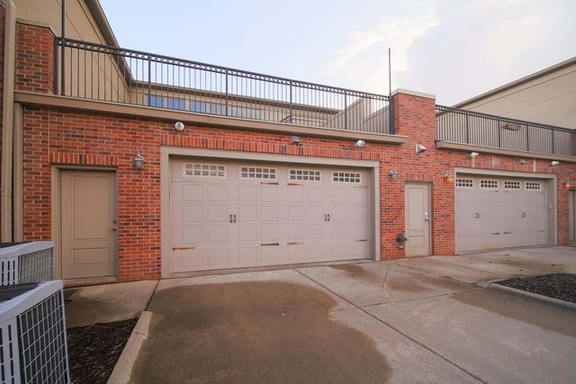 4935 Utica Ridge Road 220, Davenport, IA 52807