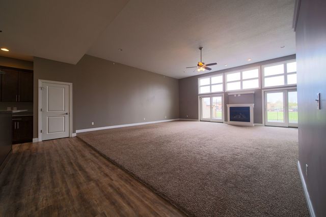 4935 Utica Ridge Road 220, Davenport, IA 52807