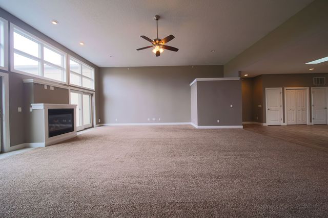 4935 Utica Ridge Road 220, Davenport, IA 52807
