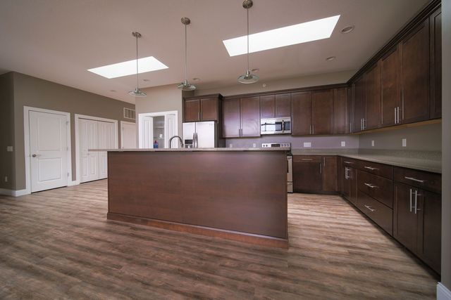 4935 Utica Ridge Road 220, Davenport, IA 52807