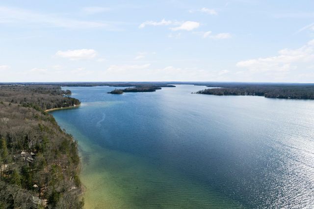 8906-B Manhattan North, Long Lake Twp, MI 49685