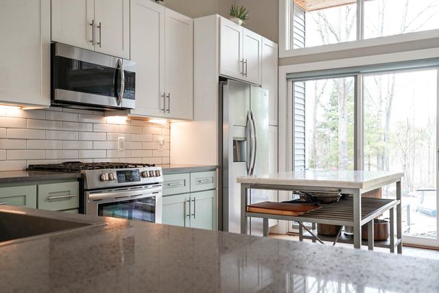 8906-B Manhattan North, Long Lake Twp, MI 49685