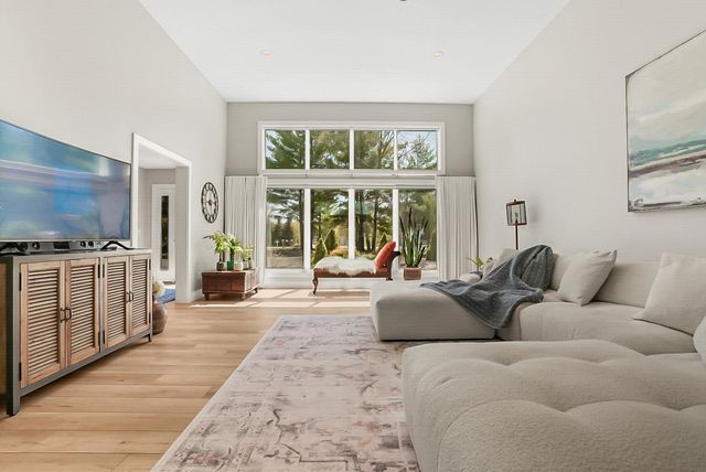 8906-B Manhattan North, Long Lake Twp, MI 49685