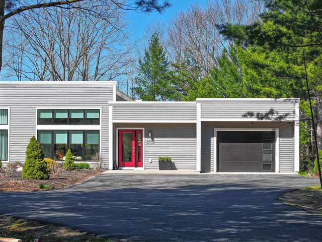 8906-B Manhattan North, Long Lake Twp, MI 49685