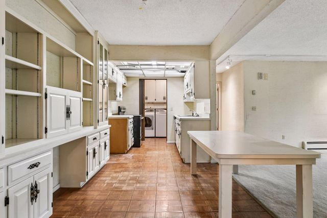 205 Barry Avenue S 320, Wayzata, MN 55391