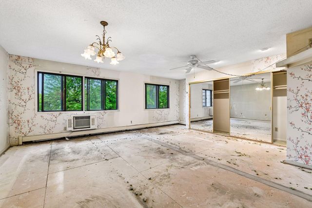 205 Barry Avenue S 320, Wayzata, MN 55391