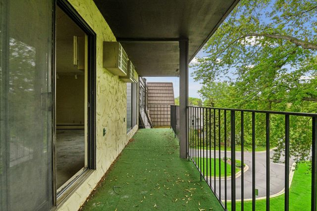 205 Barry Avenue S 320, Wayzata, MN 55391