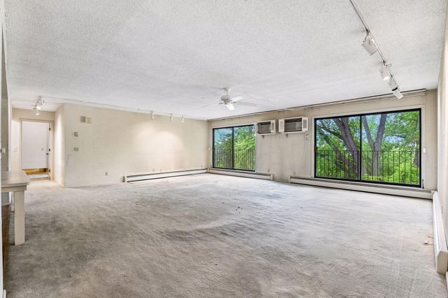 205 Barry Avenue S 320, Wayzata, MN 55391