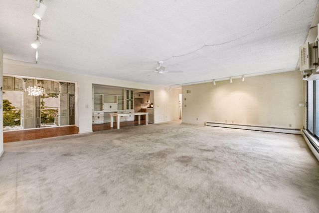 205 Barry Avenue S 320, Wayzata, MN 55391