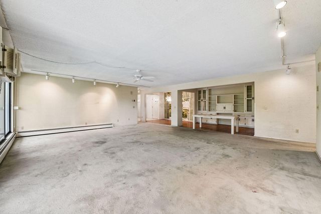205 Barry Avenue S 320, Wayzata, MN 55391