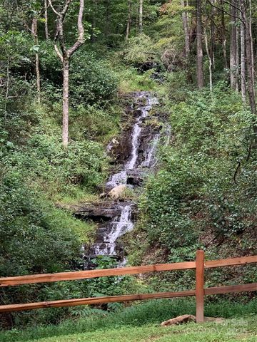 147 W Splitrail Drive 5, Hendersonville, NC 28792