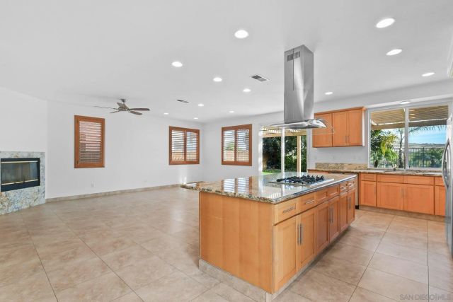 972 Merced River Rd, Chula Vista, CA 91913