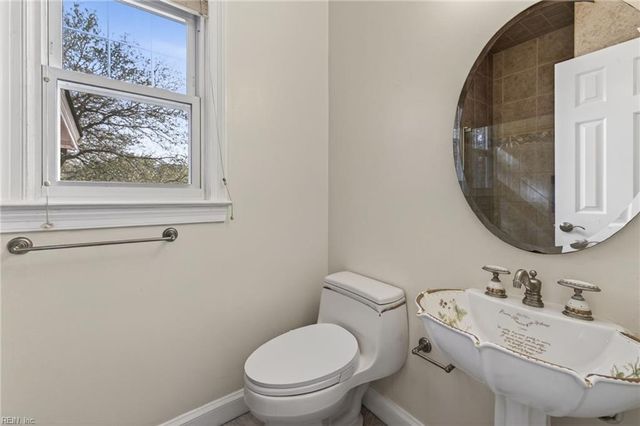 1072 Downshire CHSE, Virginia Beach, VA 23452