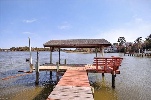 1072 Downshire CHSE, Virginia Beach, VA 23452