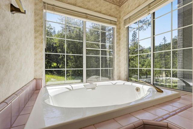 18988 Applejack Dr, Grass Valley, CA 95949