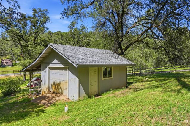 18988 Applejack Dr, Grass Valley, CA 95949
