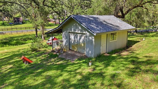 18988 Applejack Dr, Grass Valley, CA 95949