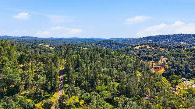 18988 Applejack Dr, Grass Valley, CA 95949