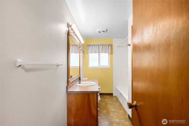 2011 8th Avenue SE, Puyallup, WA 98372