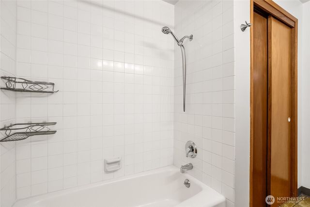 2011 8th Avenue SE, Puyallup, WA 98372