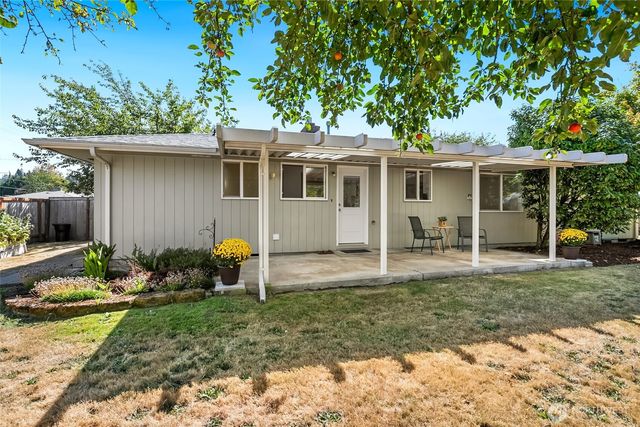 2011 8th Avenue SE, Puyallup, WA 98372