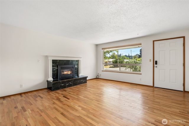 2011 8th Avenue SE, Puyallup, WA 98372