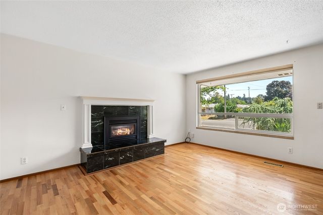 2011 8th Avenue SE, Puyallup, WA 98372
