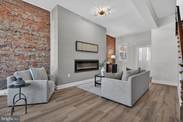 823 N QUEEN, Lancaster, PA 17603