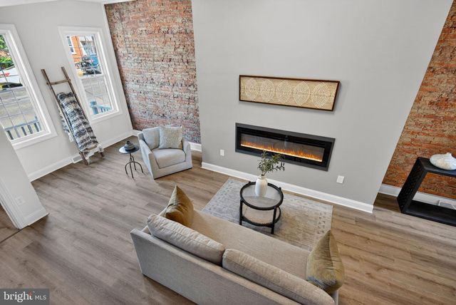 823 N QUEEN, Lancaster, PA 17603