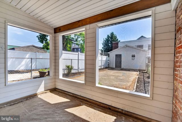 823 N QUEEN, Lancaster, PA 17603