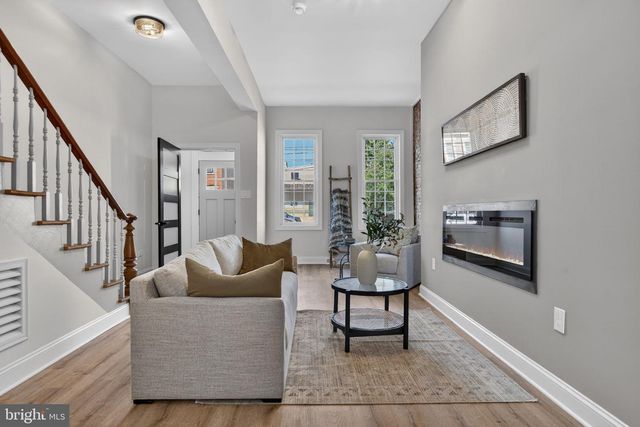 823 N QUEEN, Lancaster, PA 17603