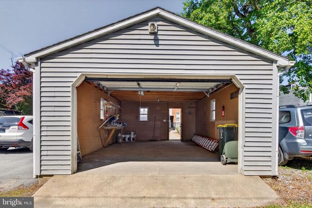 823 N QUEEN, Lancaster, PA 17603