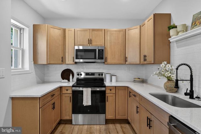 823 N QUEEN, Lancaster, PA 17603
