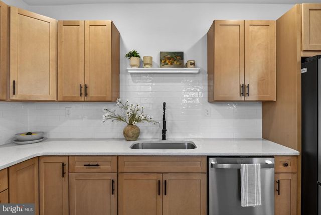823 N QUEEN, Lancaster, PA 17603