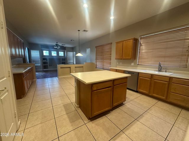7220 W COTTONTAIL Lane, Peoria, AZ 85383