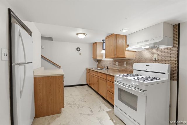 237 S Chocolay Avenue, Commerce Twp, MI 48017