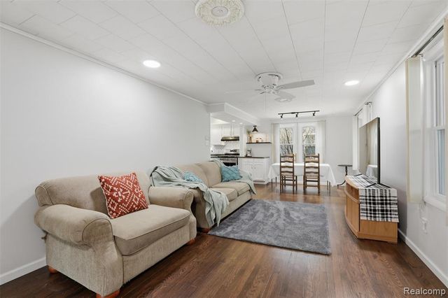 237 S Chocolay Avenue, Commerce Twp, MI 48017