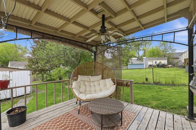 237 S Chocolay Avenue, Commerce Twp, MI 48017