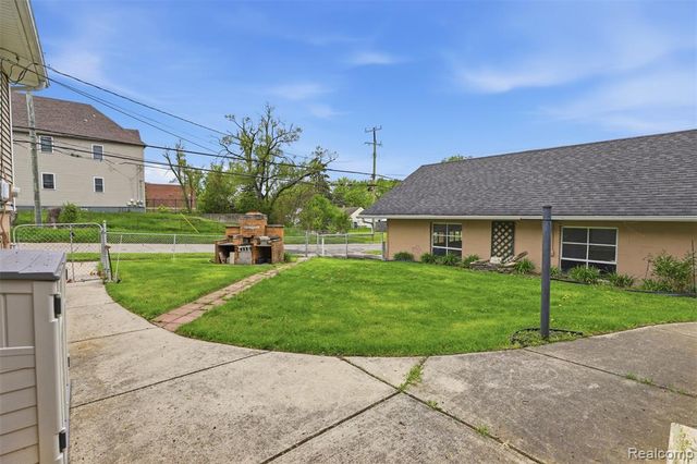 237 S Chocolay Avenue, Commerce Twp, MI 48017