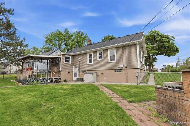 237 S Chocolay Avenue, Commerce Twp, MI 48017
