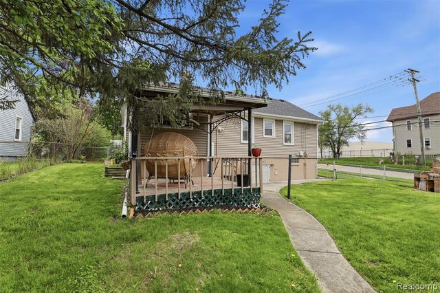 237 S Chocolay Avenue, Commerce Twp, MI 48017