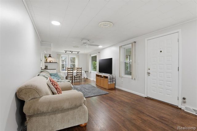 237 S Chocolay Avenue, Commerce Twp, MI 48017
