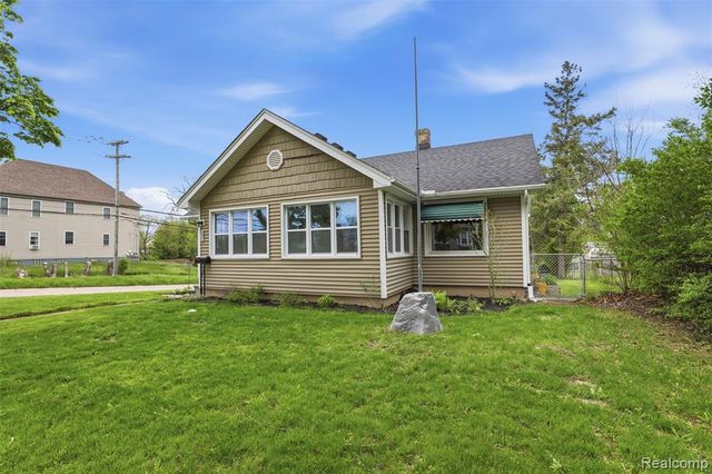 237 S Chocolay Avenue, Commerce Twp, MI 48017