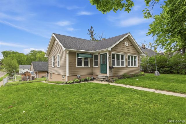237 S Chocolay Avenue, Commerce Twp, MI 48017