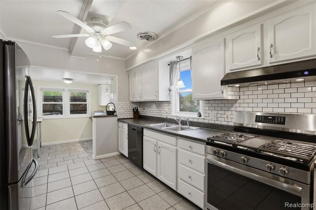 237 S Chocolay Avenue, Commerce Twp, MI 48017