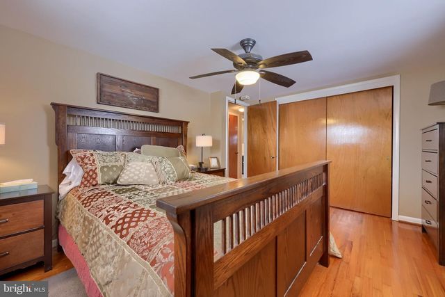 811 W MAIN ST, New Holland, PA 17557